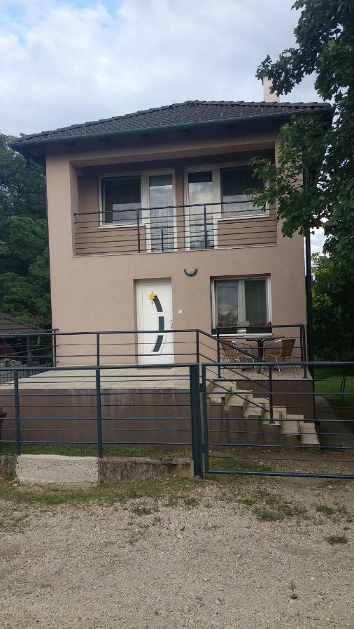 Family Holiday Apartman Nyíregyháza Esterno foto