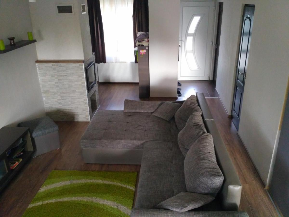 Family Holiday Apartman Nyíregyháza Esterno foto